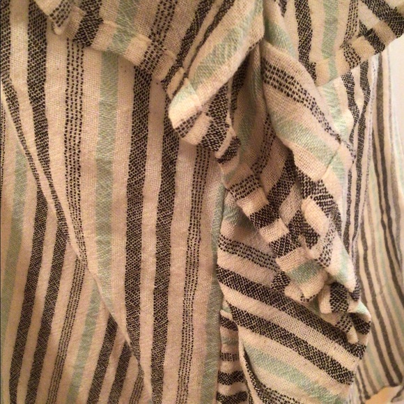 Sleeveless ruffled sides open jacket - Picture 6 of 7